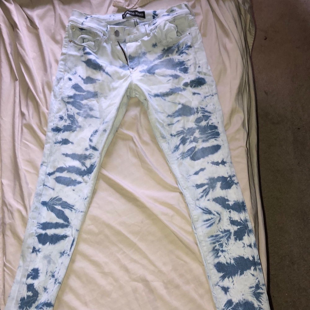 Blue-white-jeans